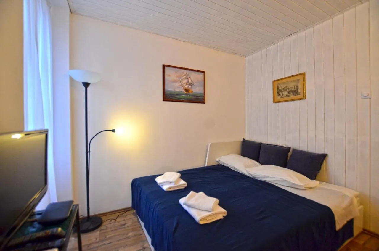 Nella Apartment 罗维尼